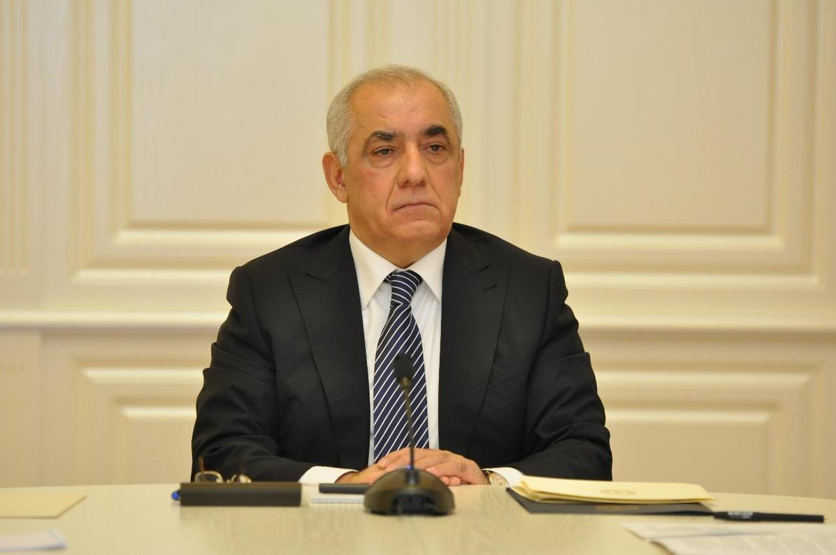 Əli Əsədov kənd torpaqları ilə bağlı qərarda dəyişiklik etdi Əli Əsədov kənd torpaqları ilə bağlı qərarda dəyişiklik etdi