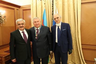 SOCAR və “Rosneft” rəhbərlərinin görüşü olub SOCAR və “Rosneft” rəhbərlərinin görüşü olub
