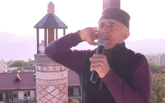 Alim Qasımov Şuşada azan oxudu - VİDEO Alim Qasımov Şuşada azan oxudu - VİDEO