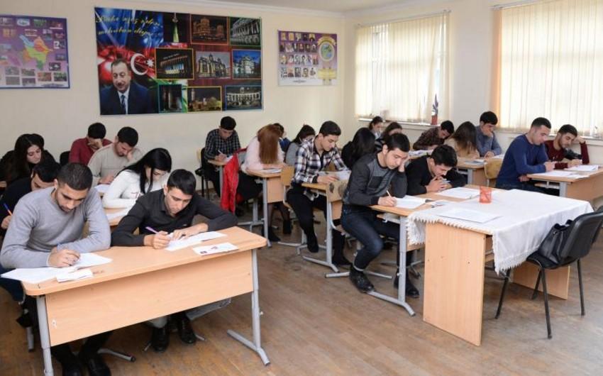 Məktəbi vaxtında bitirə bilməyən 517 nəfər attestat alacaq Məktəbi vaxtında bitirə bilməyən 517 nəfər attestat alacaq