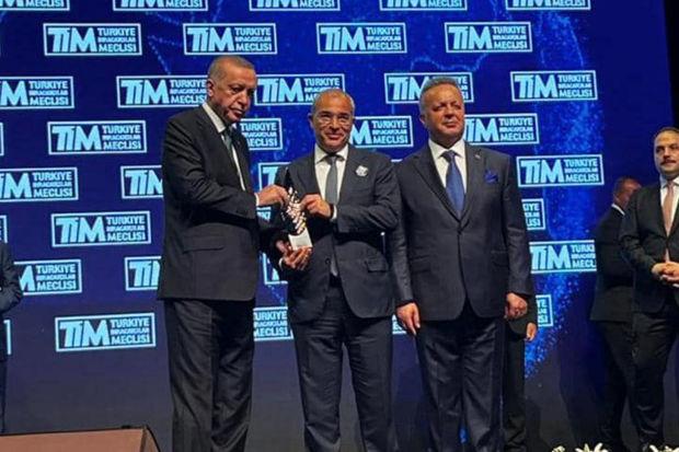 Ərdoğan “SOCAR Türkiyə”nin mükafatını Mikayıl Cabbarova təqdim etdi - FOTOLAR Ərdoğan “SOCAR Türkiyə”nin mükafatını Mikayıl Cabbarova təqdim etdi - FOTOLAR