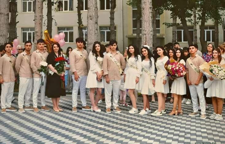 Bu sinfin bütün şagirdləri tələbə oldu - FOTOLAR