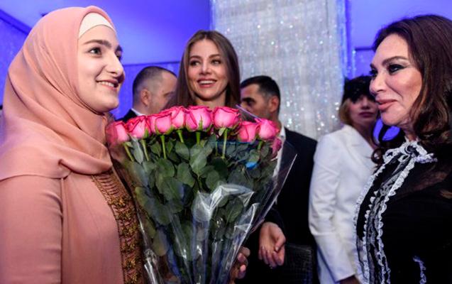 Putin Kadırovun qızını təltif etdi