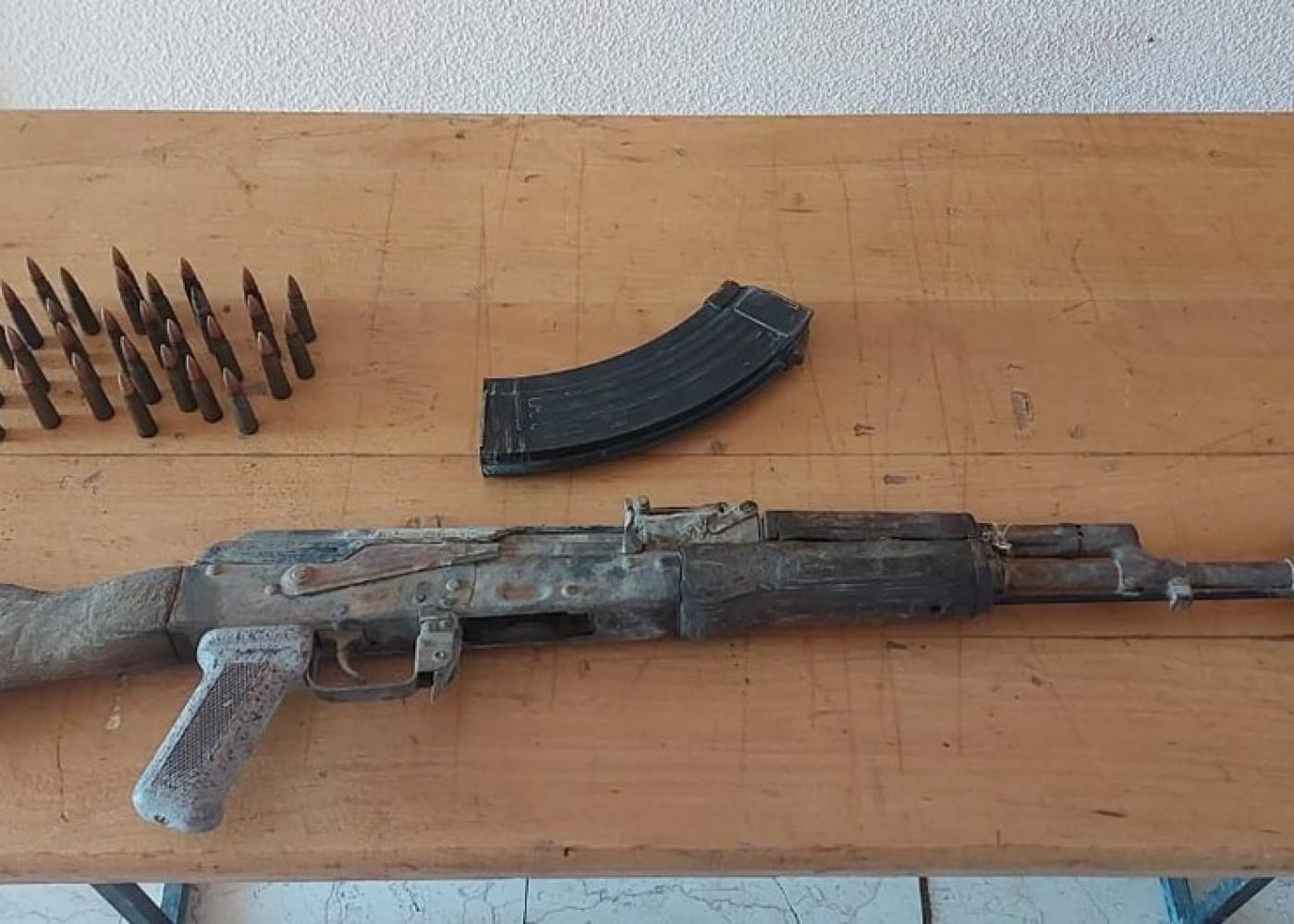 Keçmiş məhkumdan \"Kalaşnikov\" götürüldü - FOTO