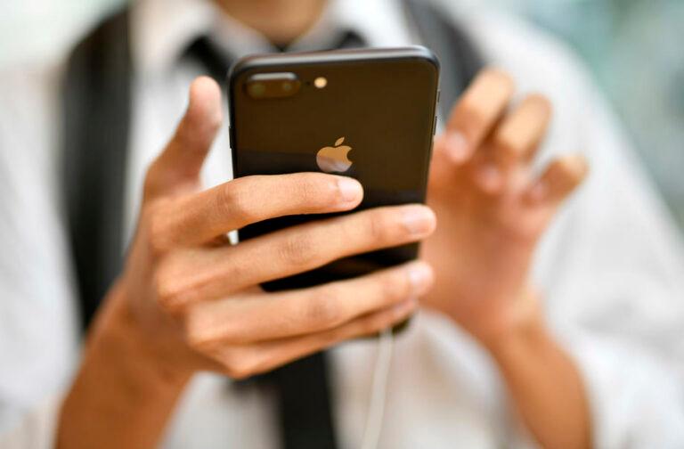 Çində QƏRİBƏ QADAĞA - Dövlət işçiləri “iPhone” işlədə bilməyəcək