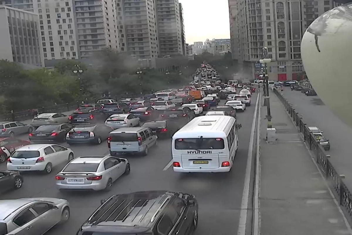 Maşın tuneldə xarab oldu - Yolda tıxac yarandı