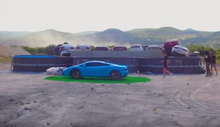 Blogger Youtube-da baxış xatirinə Lamborghinini məhv etdi
