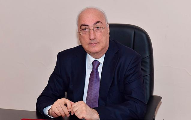 \"İşə az-az çıxır, qəbuluna gələnləri ayaq üstə qarşılaya bilmir...\" - Zakir Fərəcova nə olub?