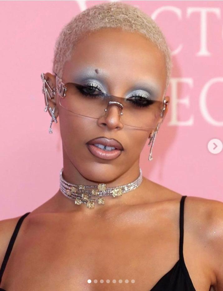 “Victoria\'s Secret”in siması brendin geyimini qəzəbli və komik formada tənqid etdi - FOTO