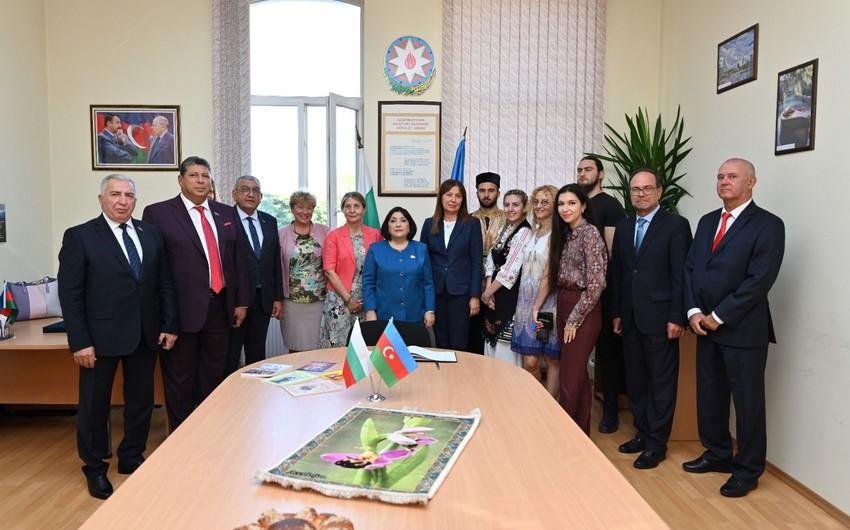 Sahibə Qafarova Azərbaycan dili və mədəniyyəti Mərkəzi ilə tanış oldu - FOTO