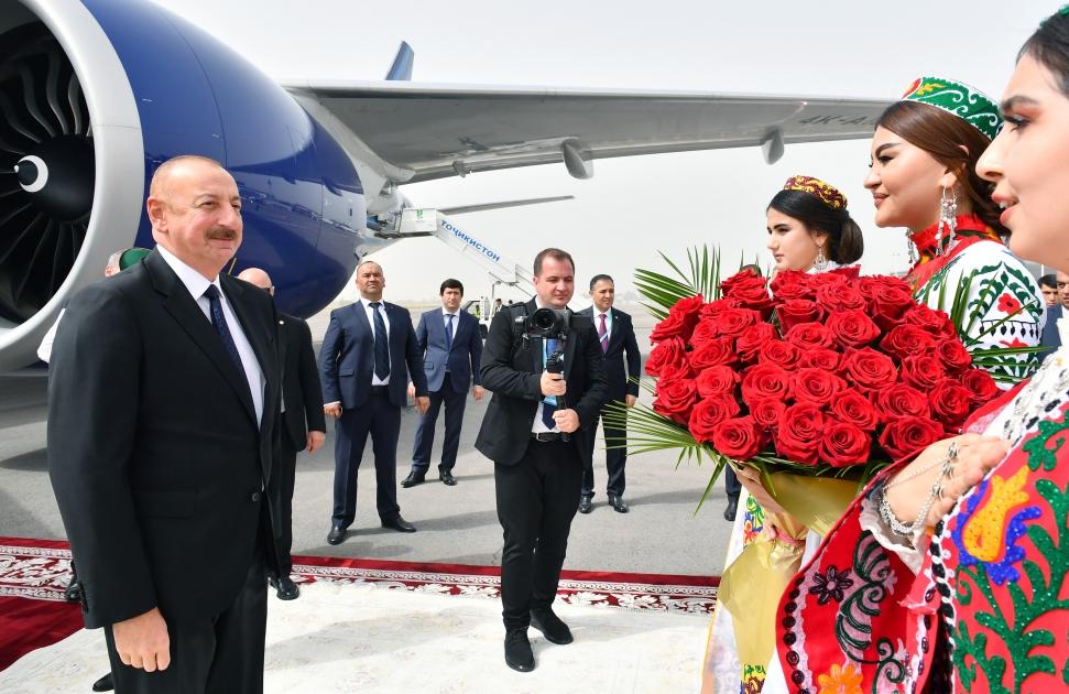 Prezident Tacikistana getdi - FOTO