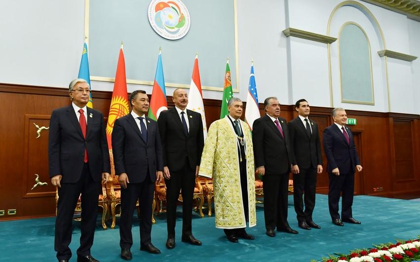 İlham Əliyev Berdiməhəmmədovun təltifolunma mərasimində - FOTO