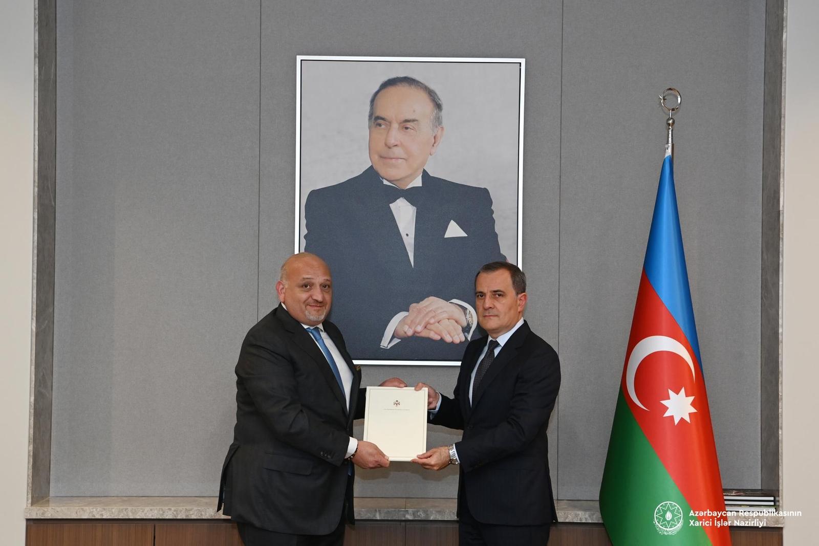 Yeni səfir etimadnaməsinin surətini Azərbaycan XİN başçısına təqdim etdi - FOTO