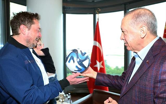 Ərdoğan Mask və oğluna bunları hədiyyə etdi - FOTO Ərdoğan Mask və oğluna bunları hədiyyə etdi - FOTO