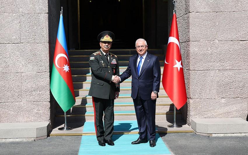 Yaşar Güler Zakir Həsənovu TƏBRİK ETDİ