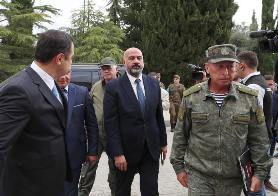 Görüşdən ilk FOTOLAR