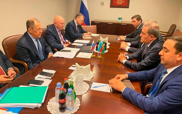 Bayramov və Lavrov arasında görüş başladı