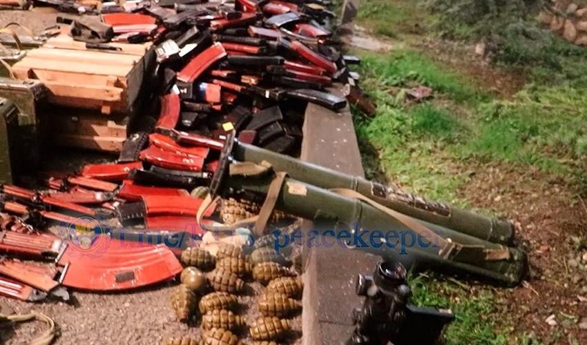TƏCİLİ! Erməni terrorçular silahlarını təhvil verir - VİDEO