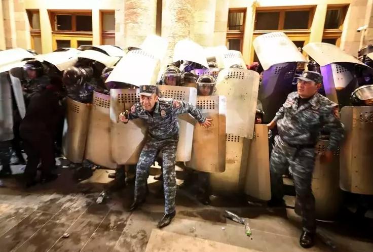Paşinyana qarşı aksiyalar niyə effektli olmur? – Deputat səbəblərdən DANIŞDI