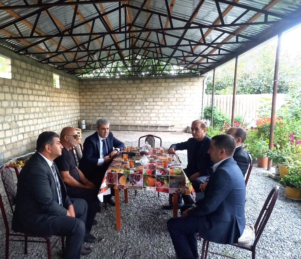 İcra başçısı şəhid ailələrini ziyarət edir - FOTO İcra başçısı şəhid ailələrini ziyarət edir - FOTO
