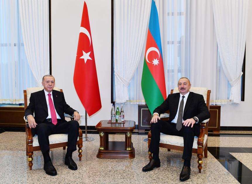 Qars-Naxçıvan dəmir yoluna dair niyyət protokolu imzalandı