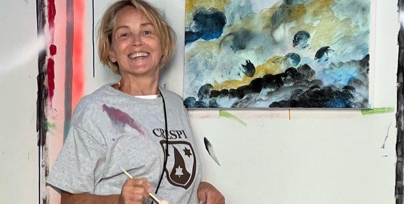 Bir zamanların “Seks Bomba”sı insultdan sonra hər şeyini itirdiyini deyib