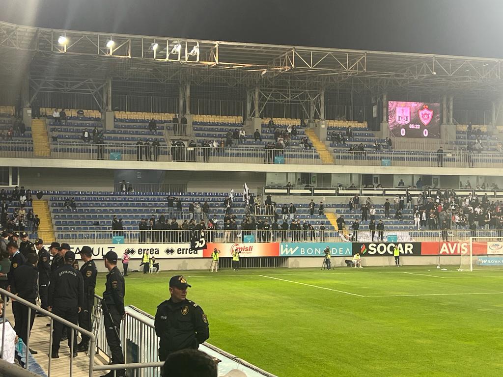 ŞOK! \"Neftçi\" azarkeşləri stadionu tərk etdilər - FOTOLAR + AÇIQLAMA