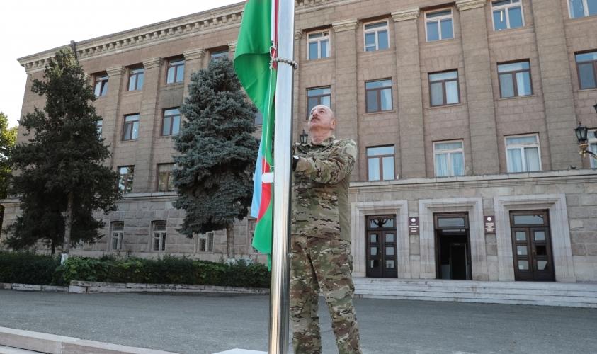 Xankəndi, Xocalı və Əsgəranda üç rəngli, ay-ulduzlu bayrağımız dalğalanır...
