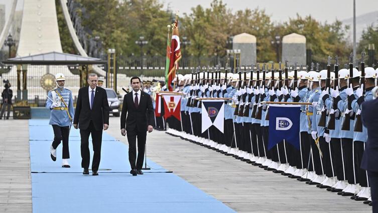 Ərdoğan Türkmənistan Prezidentini belə qarşıladı - VİDEO