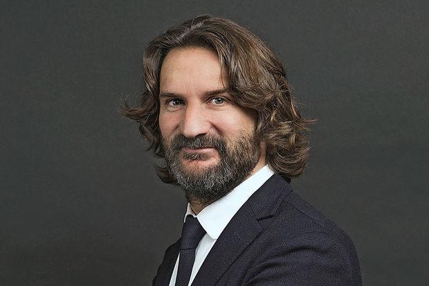 ”Məhəbbət üç il yaşayır” romanının müəllifi saxlanıldı