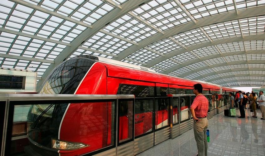 Pekin metrosunda vaqonlar ayrılıb, xəsarət alanlar var