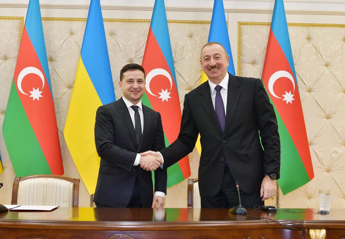 Volodimir Zelenski İlham Əliyevi TƏBRİK ETDİ
