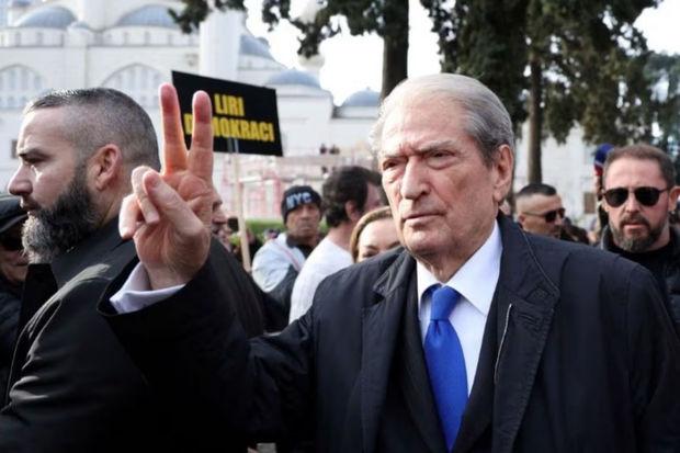 Albaniyanın sabiq prezidentinə ev dustaqlığı verildi