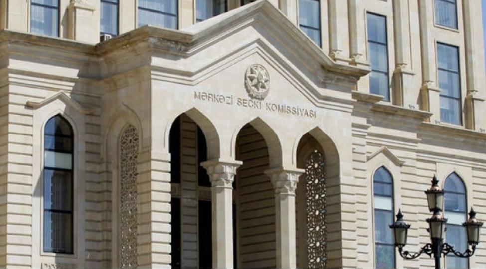 Prezidentliyə namizədlik üçün daha 4 şəxsin imza vərəqələri MSK-ya təqdim olundu