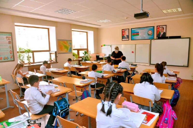 Azərbaycanda bir sıra məktəblər bağlanır?