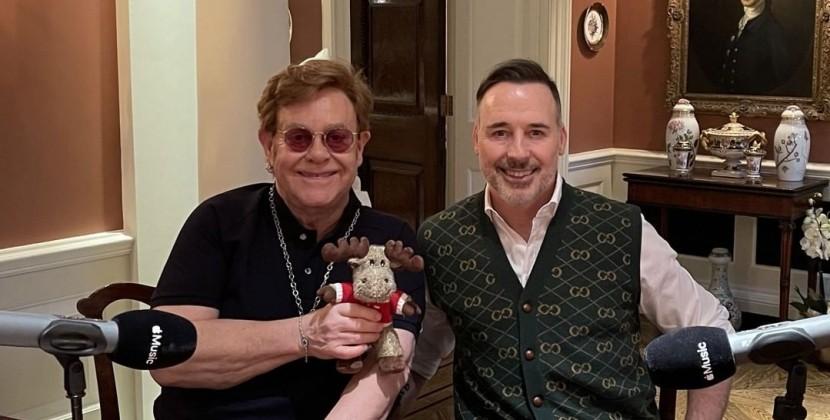 Elton Con 10 milyon dollar dəyərində şəxsi əşyalarını hərraca çıxaracaq