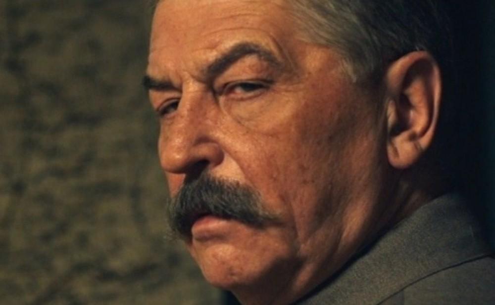 \"Stalin\" rolunu oynayan aktyor vəfat etdi