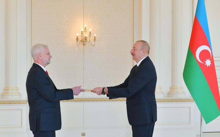 Prezident Ermənistanla Azərbaycan arasında sülh gündəliyini müzakirə etdi