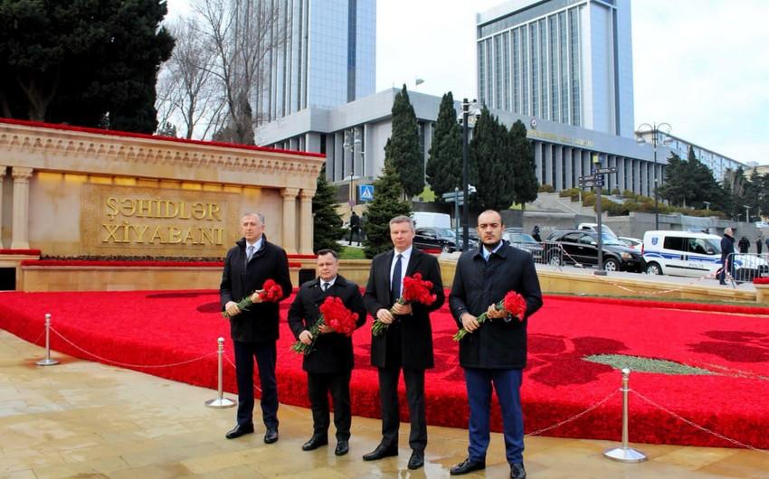 Ukrayna səfiri Şəhidlər xiyabanını ziyarət etdi
