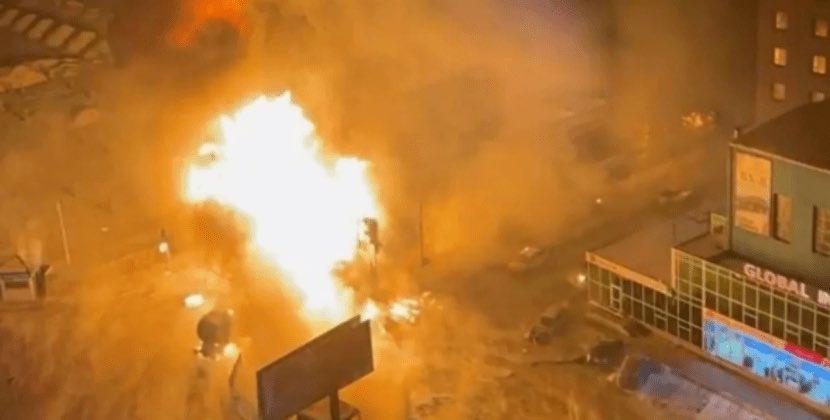 60 tonluq qaz daşıyan maşın partladı - Ölənlər var