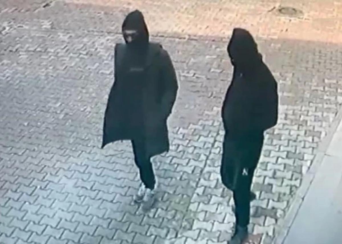 İstanbulda kilsəyə hücum edənlərin görüntüsü - VİDEO