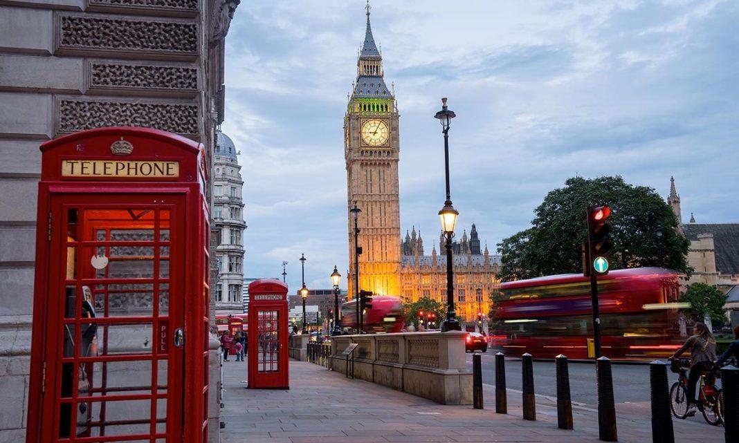 Məşhur cütlük Londona köçür - FOTO