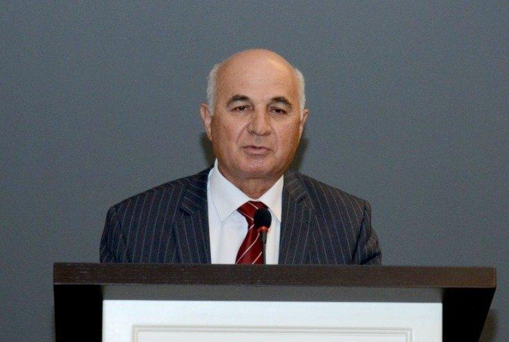 Uşaqlara tərbiyəni kim verməlidir?
