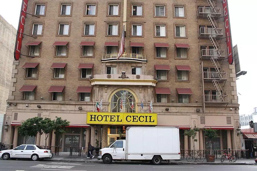 Paranormal və qorxulu hadisələrlə məşhurlaşan \"Cecil Hotel\"