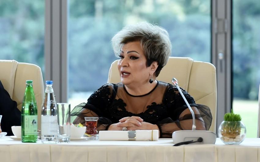 Afaq Bəşirqızıdan SƏRT SÖZLƏR: \"Artıq-əskik sözlər yazma, rədd ol, get teatrdan\"