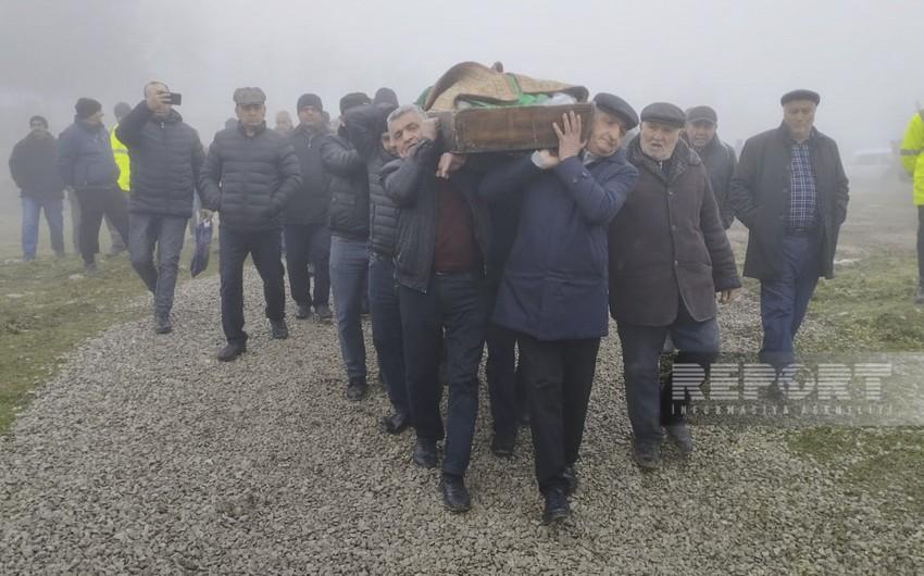 Xalq yazıçısı Mövlud Süleymanlı Şamaxıda DƏFN OLUNDU - FOTO