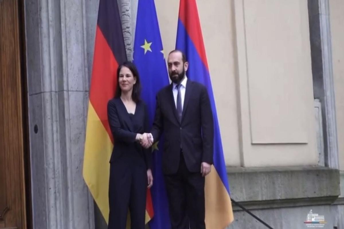 Berbok və Mirzoyan Azərbaycanla normallaşma prosesini MÜZAKİRƏ ETDİ