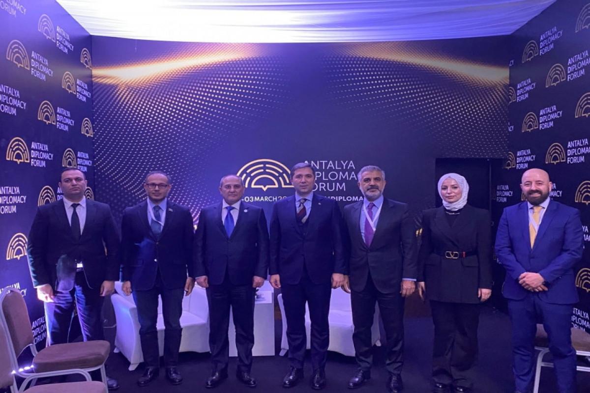 YAP və AK Partiya sədrlərinin müavinləri Antalyada GÖRÜŞDÜLƏR