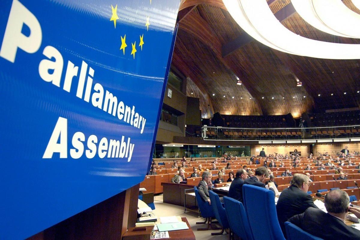 "Riyakar standartlarla üz-üzəyik..." - Deputat Avropa Parlamentinin iç üzünü açdı