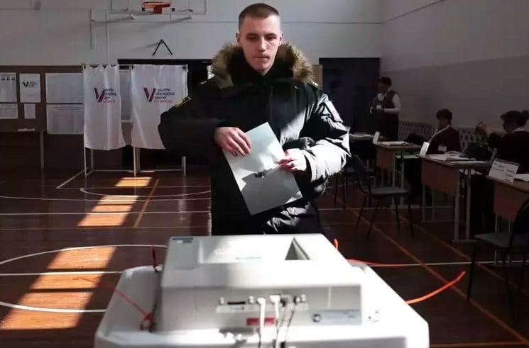 Rusiyada prezident seçkiləri BAŞLADI: İlk dəfədir ki... - FOTOLAR
